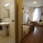 Aria Oda ve Kahvaltı 4*