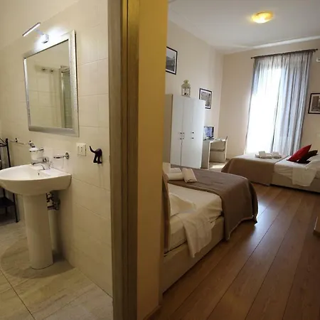 아리아 룸스 B&B 4*